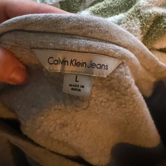 Calvin Klein Jeans Light Gray Crewneck - Picture 4 of 4